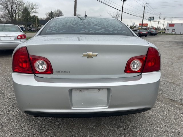 2011 Chevrolet Malibu Image 4