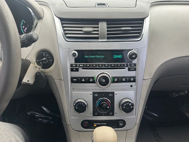 2011 Chevrolet Malibu Image 12