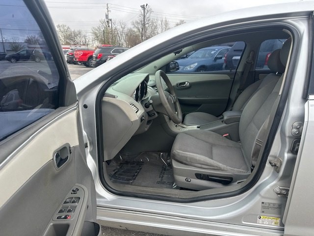 2011 Chevrolet Malibu Image 14