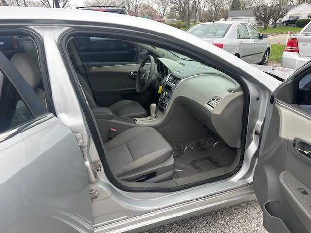 2011 Chevrolet Malibu Image 18