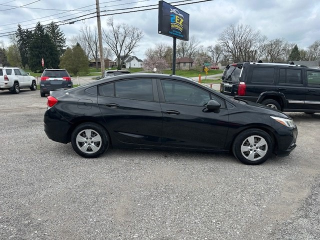 2016 Chevrolet Cruze Image 2