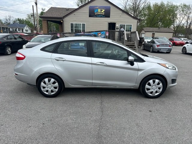 2016 Ford Fiesta Image 2