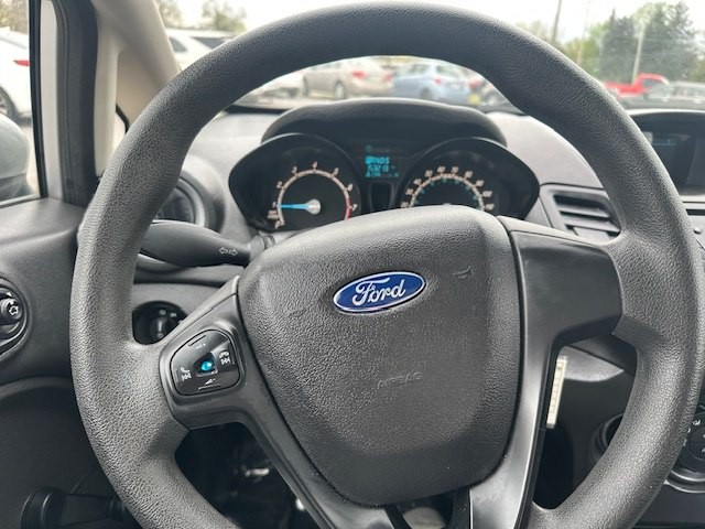 2016 Ford Fiesta Image 11