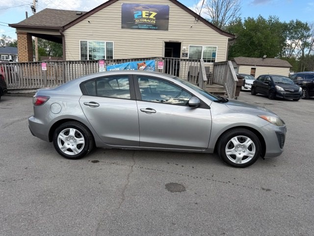 2011 Mazda Mazda3 Image 2