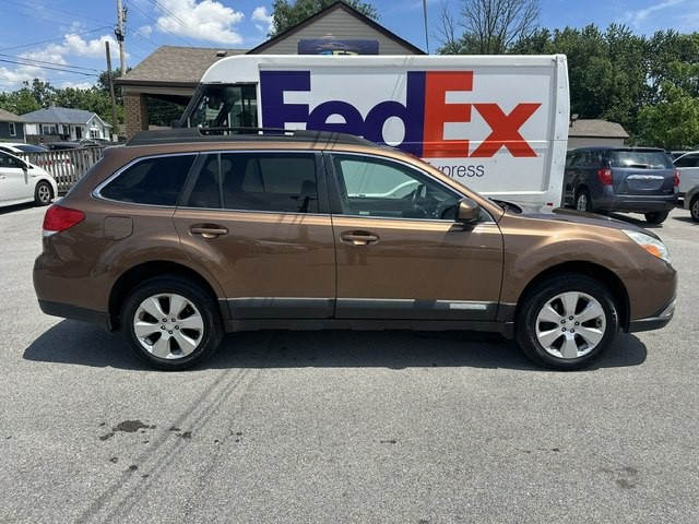 2011 Subaru Outback Image 2