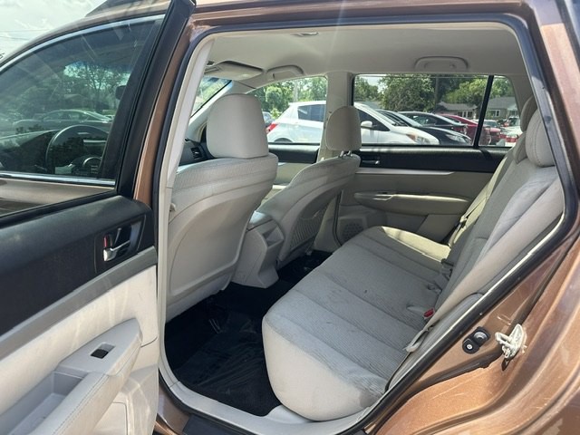 2011 Subaru Outback Image 16