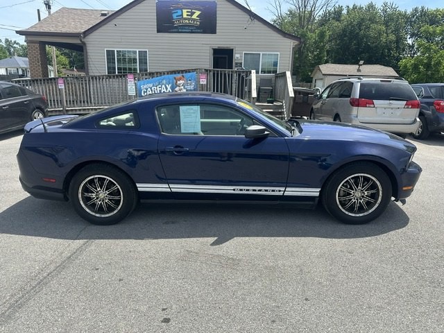 2011 Ford Mustang Image 2