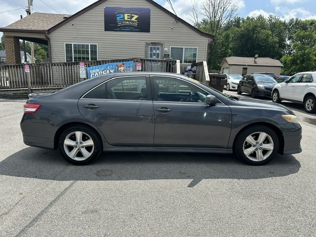 2011 Toyota Camry Image 2