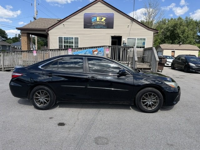 2015 Toyota Camry Image 2