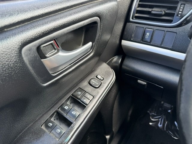 2015 Toyota Camry Image 21