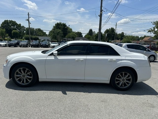 2014 Chrysler 300 Image 6