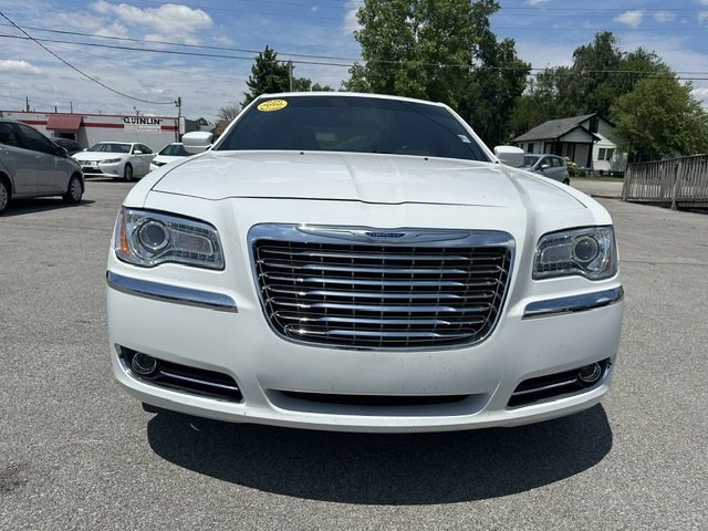 2014 Chrysler 300 Image 8