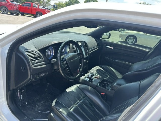 2014 Chrysler 300 Image 9
