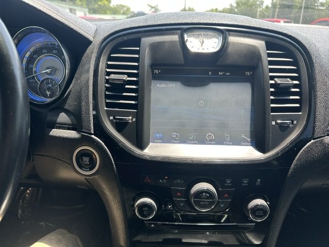 2014 Chrysler 300 Image 12