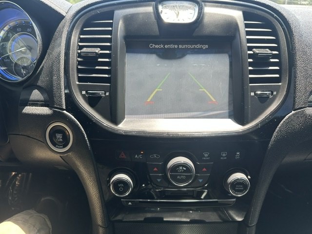 2014 Chrysler 300 Image 15