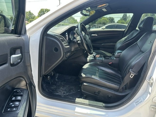 2014 Chrysler 300 Image 16