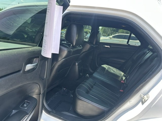 2014 Chrysler 300 Image 17