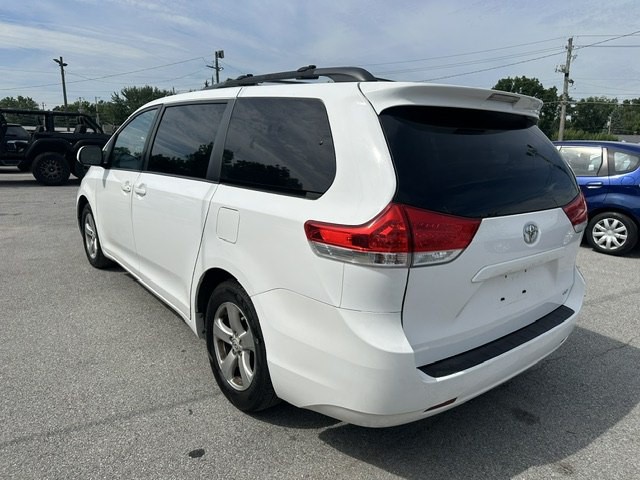 2013 Toyota Sienna Image 5