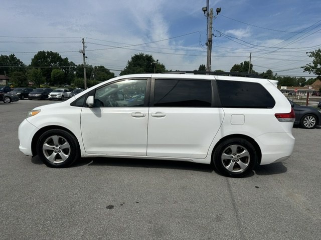 2013 Toyota Sienna Image 6