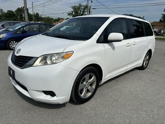 2013 Toyota Sienna Image 7