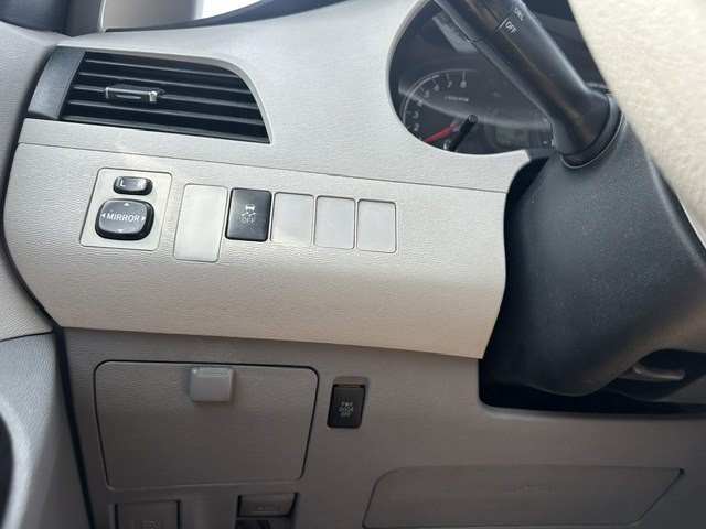 2013 Toyota Sienna Image 13