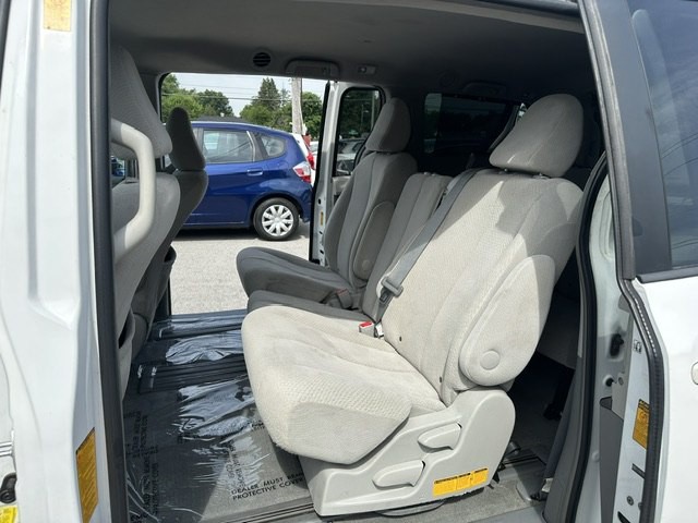 2013 Toyota Sienna Image 16