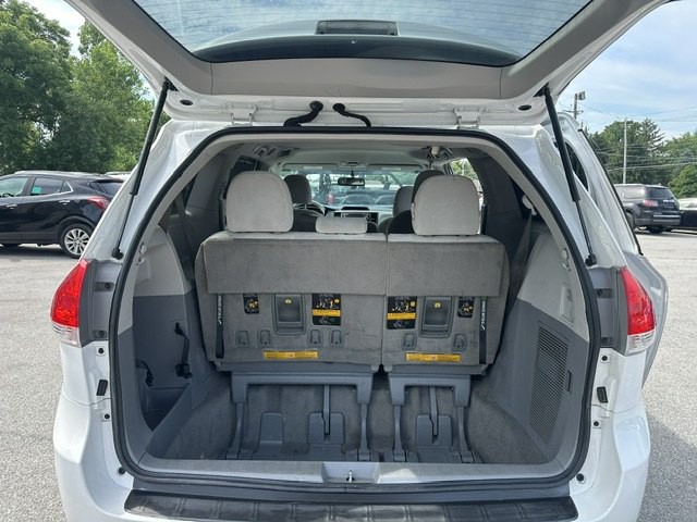 2013 Toyota Sienna Image 17