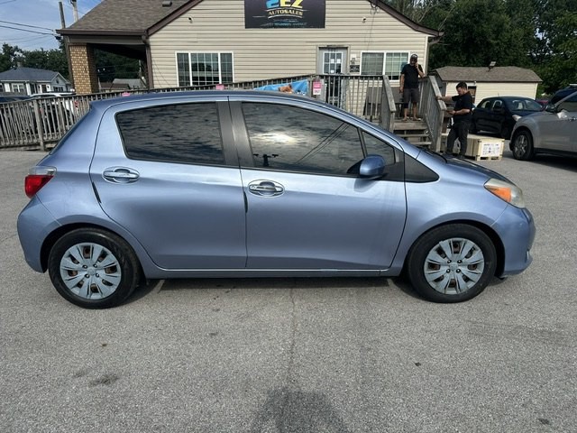 2012 Toyota Yaris Image 2