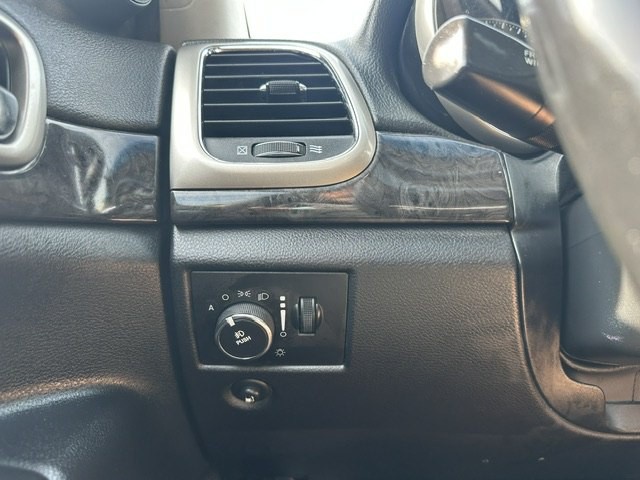 2011 Jeep Grand Cherokee Image 15