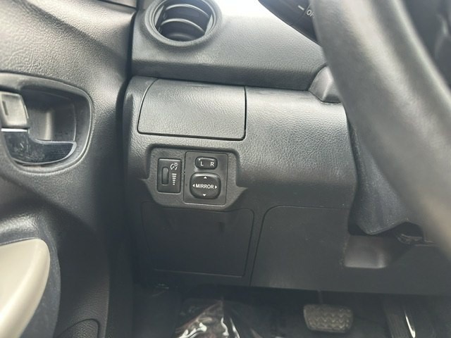 2008 Toyota Yaris Image 12