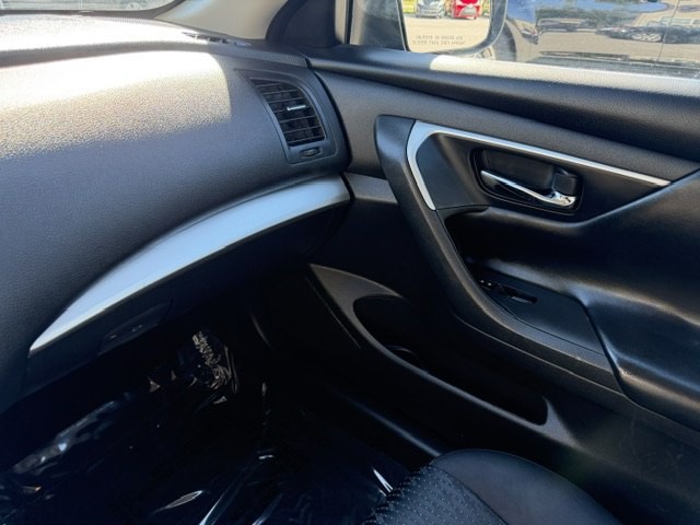 2016 Nissan Altima Image 18