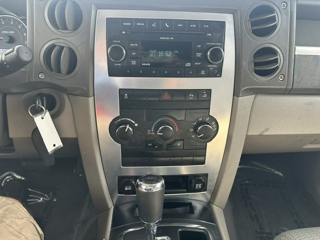 2010 Jeep Commander Image 12