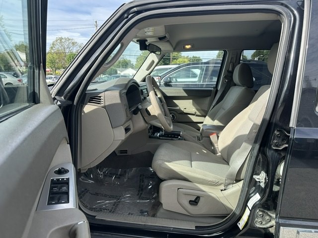 2010 Jeep Commander Image 14