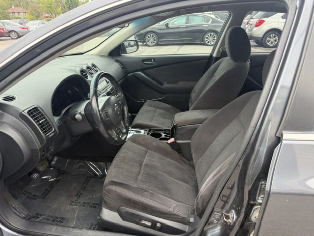 2010 Nissan Altima Image 9