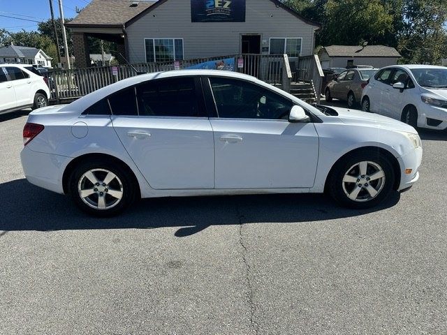 2014 Chevrolet Cruze Image 2