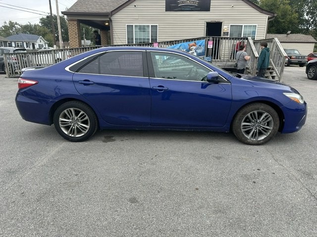 2016 Toyota Camry Image 2