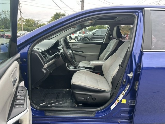 2016 Toyota Camry Image 17