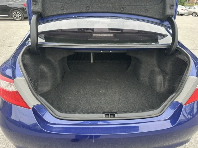 2016 Toyota Camry Image 19