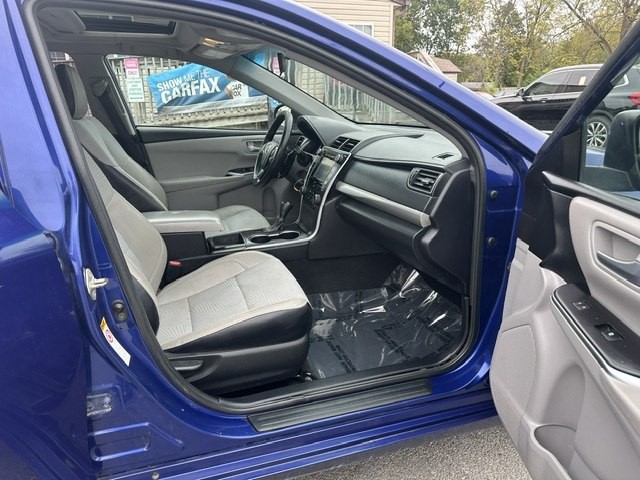2016 Toyota Camry Image 21