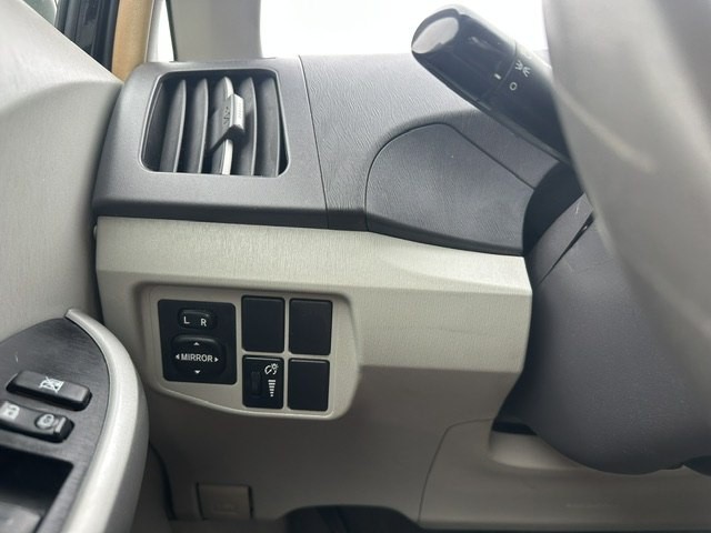 2011 Toyota Prius Image 12