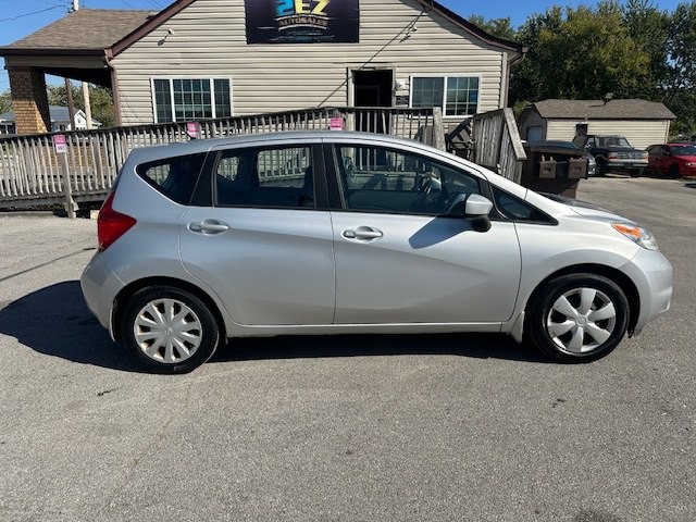 2015 Nissan Versa Image 2