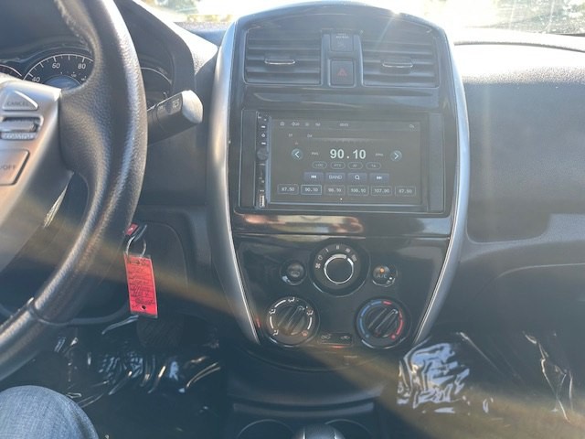 2015 Nissan Versa Image 11