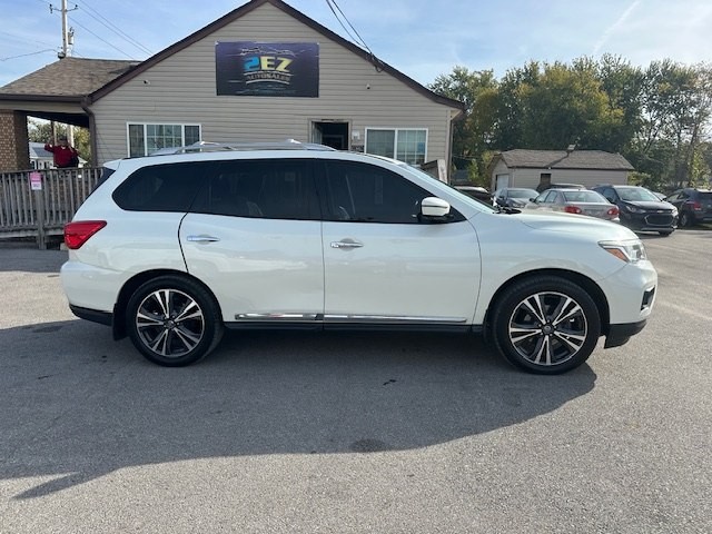 2017 Nissan Pathfinder Image 2
