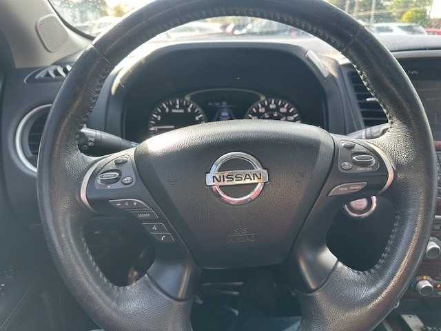 2017 Nissan Pathfinder Image 12