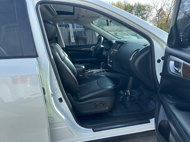 2017 Nissan Pathfinder Image 23
