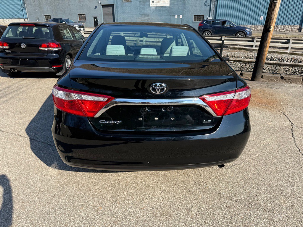 2015 Toyota Camry Image 6
