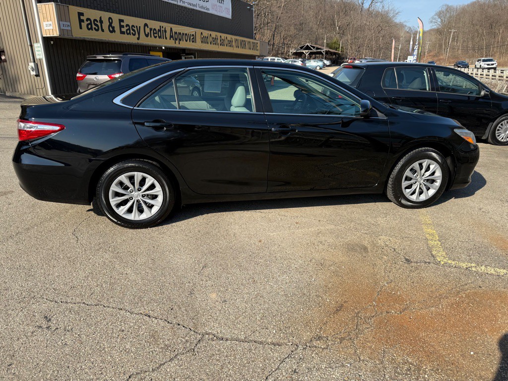 2015 Toyota Camry Image 8