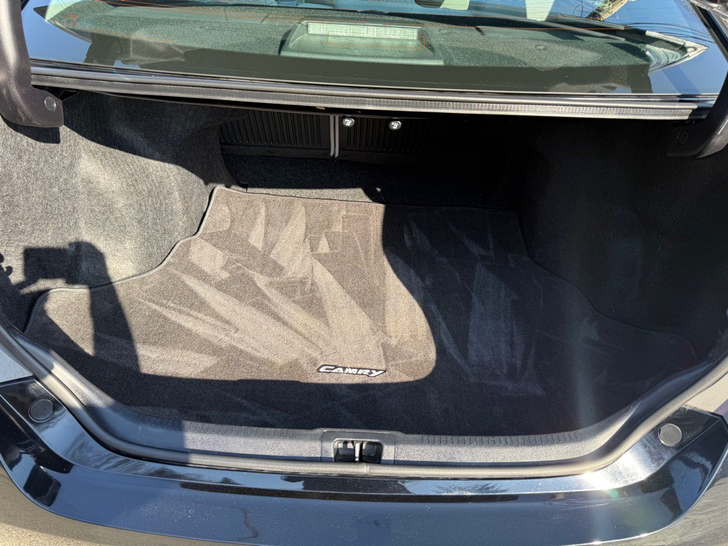 2015 Toyota Camry Image 12