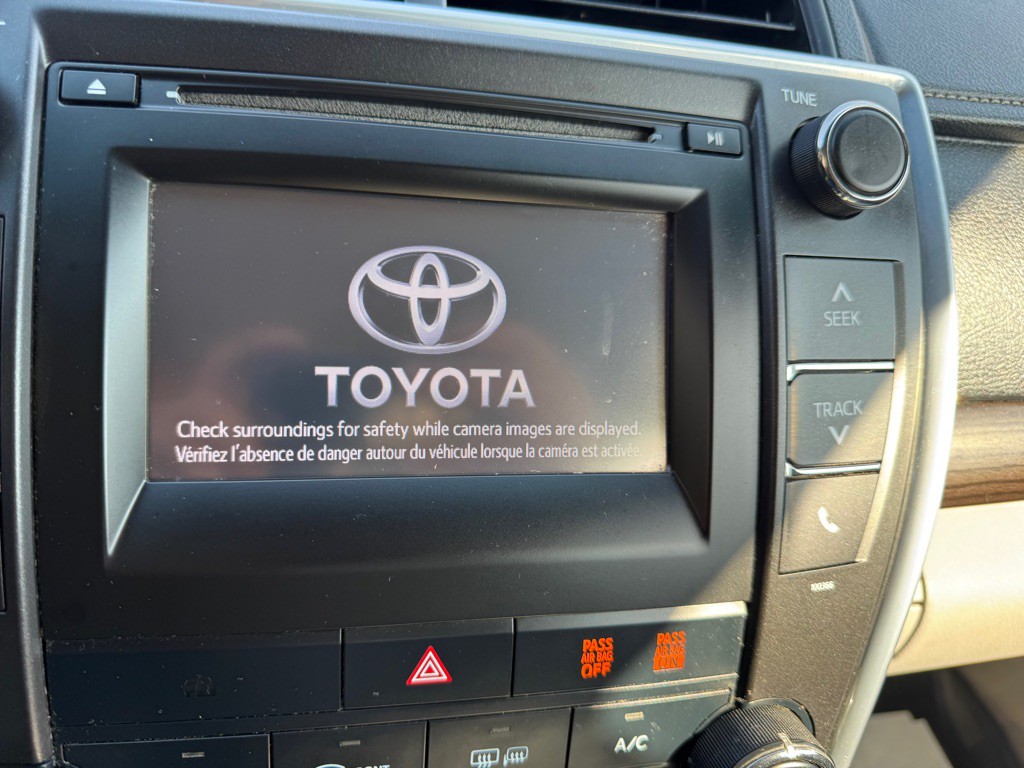 2015 Toyota Camry Image 16