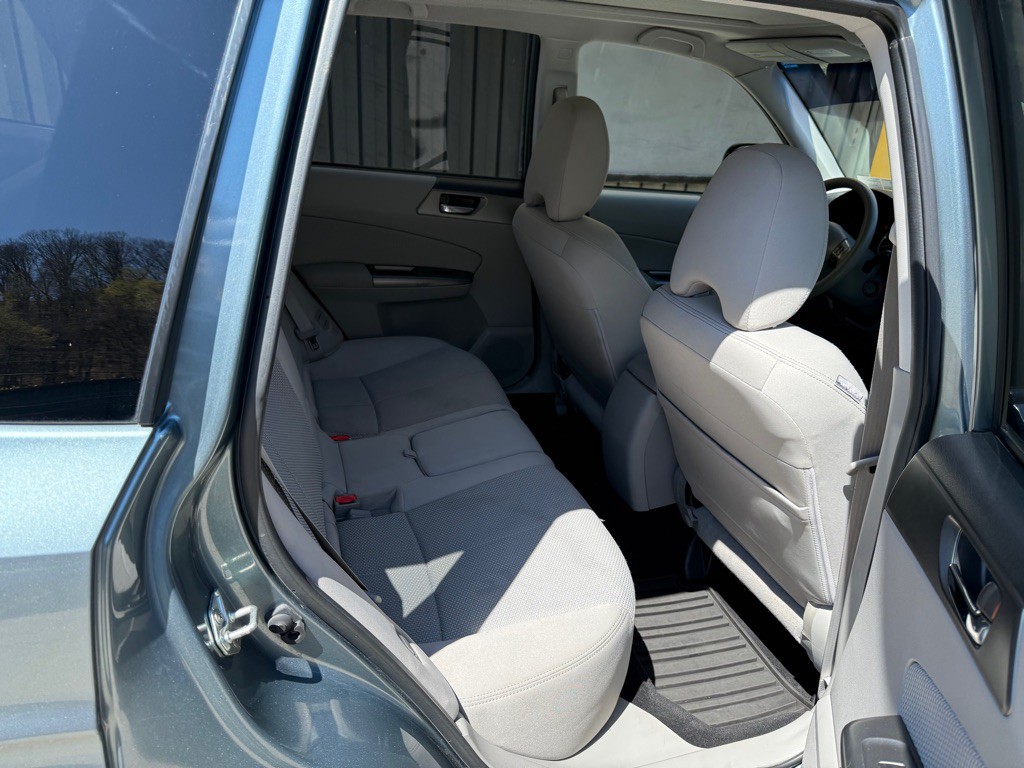 2011 Subaru Forester Image 17